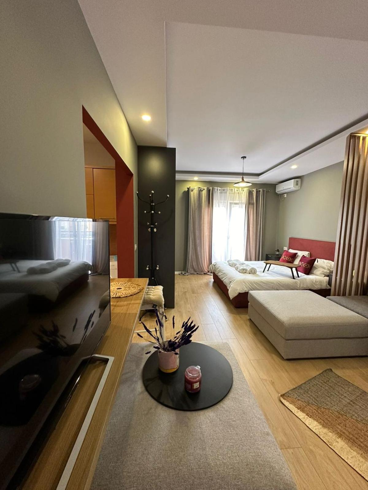 Urban Charm Studio with Balcony