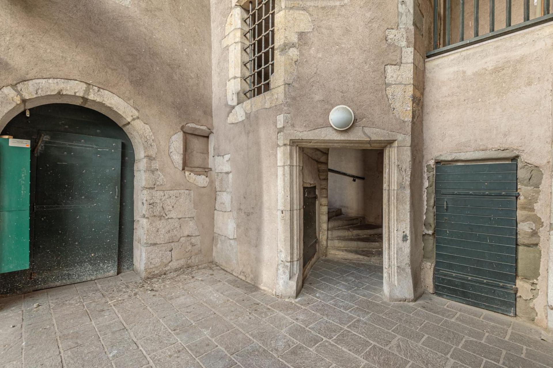 La Tour Médiévale au centre ville