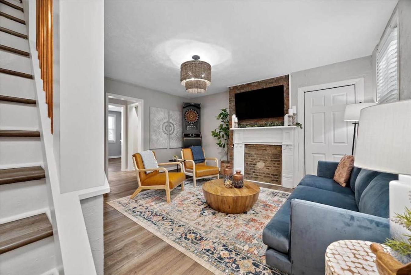 Cozy Southside Pitt home w/ Pool Table +Yard