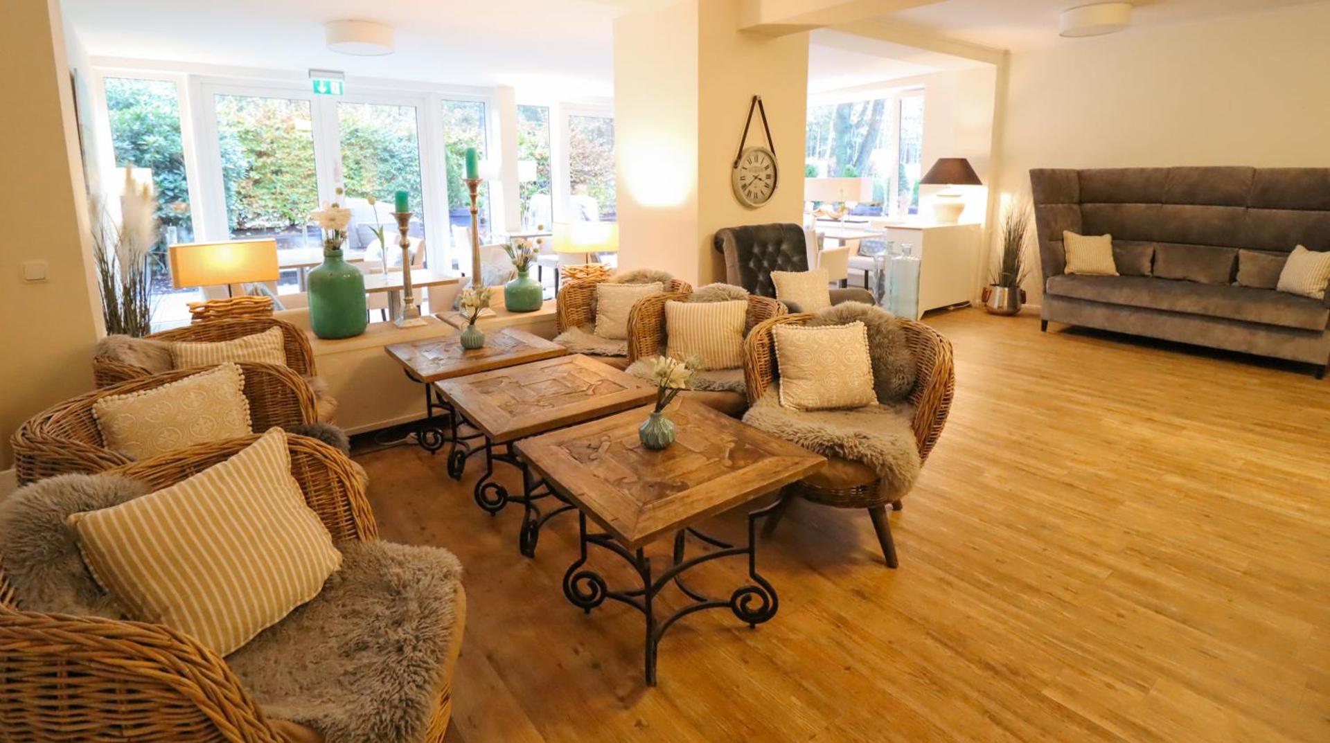 Communal lounge/ TV room