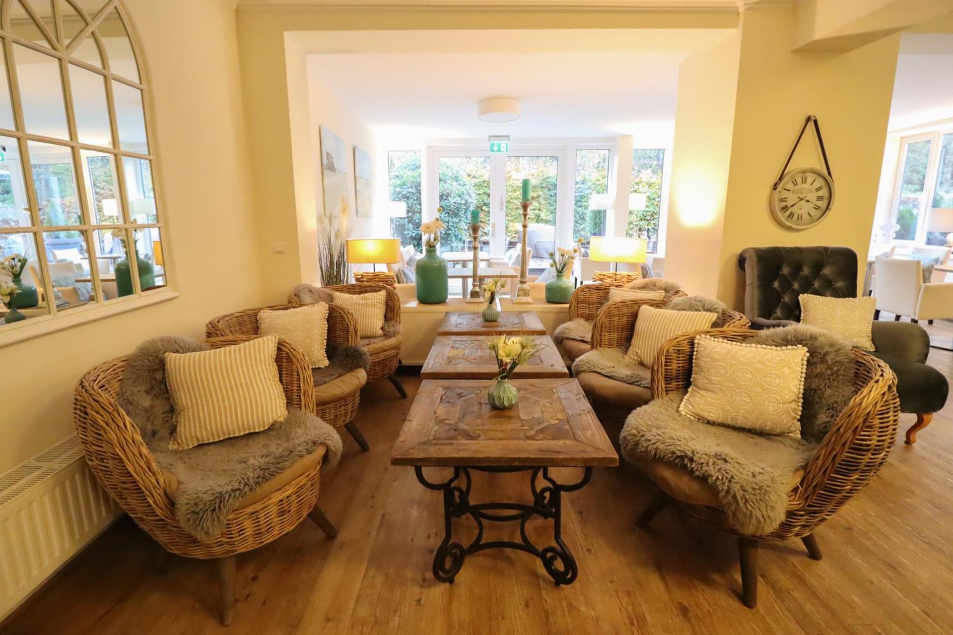 Communal lounge/ TV room