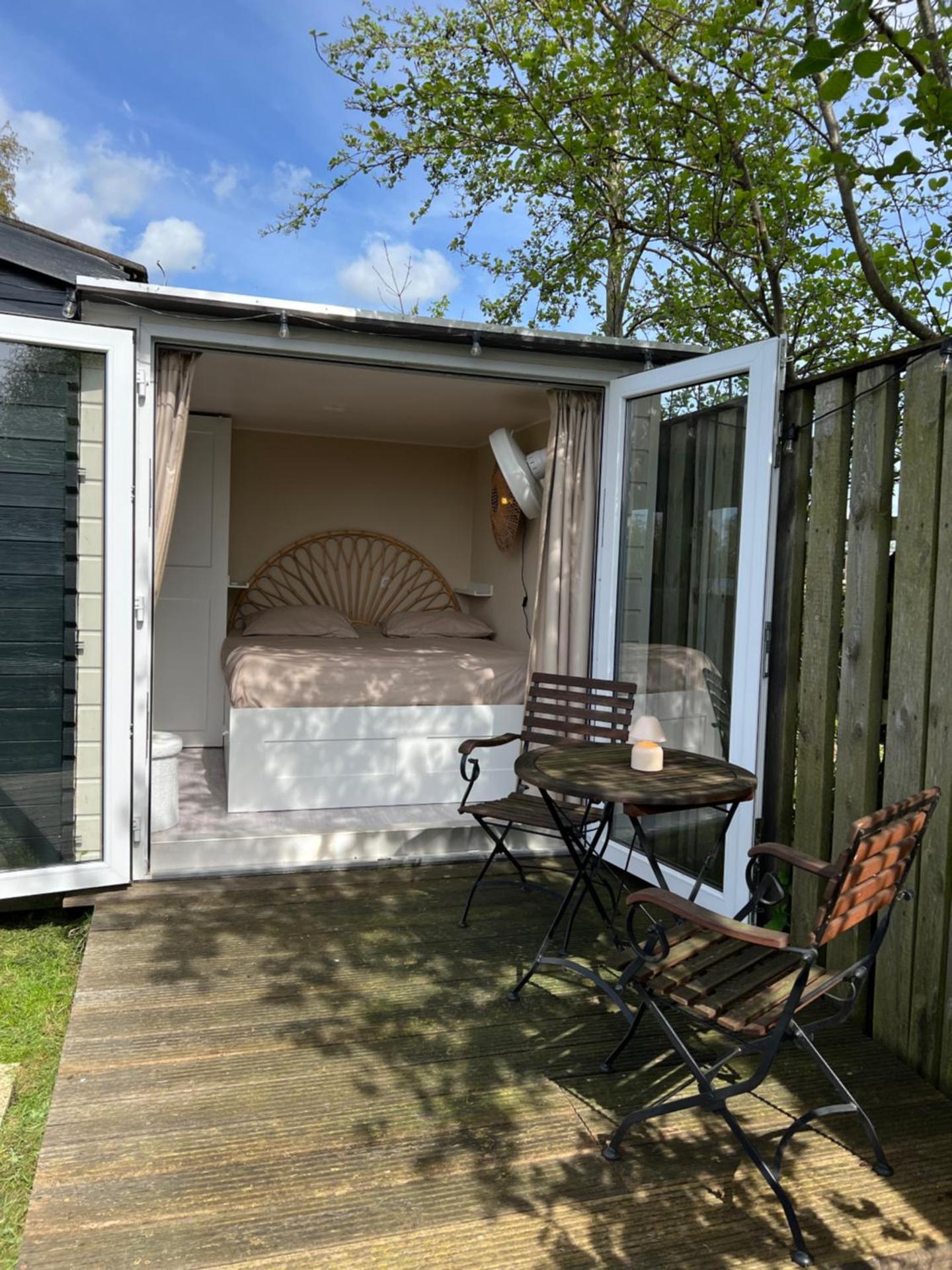 New- The Cabana- With Sauna and Hot Tub, on a lake near Amsterdam