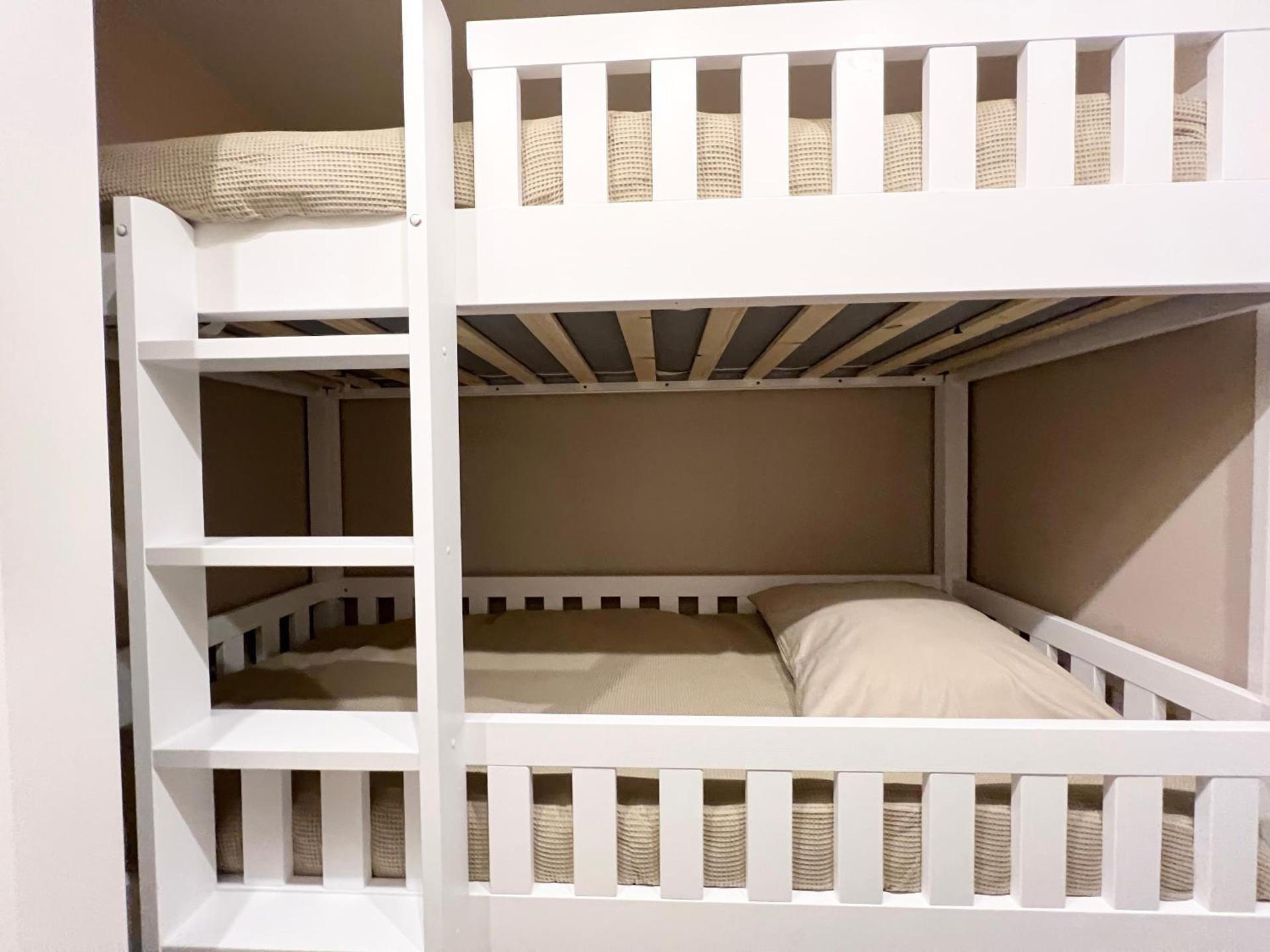 New- The Cabana- With Sauna and Hot Tub, on a lake near Amsterdam