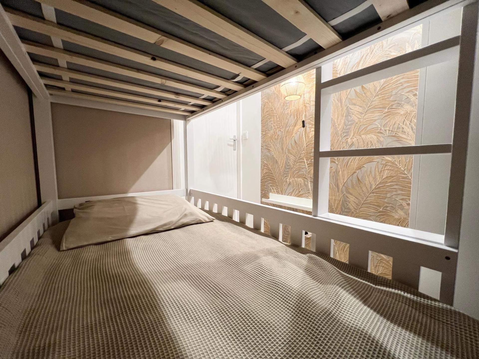 New- The Cabana- With Sauna and Hot Tub, on a lake near Amsterdam