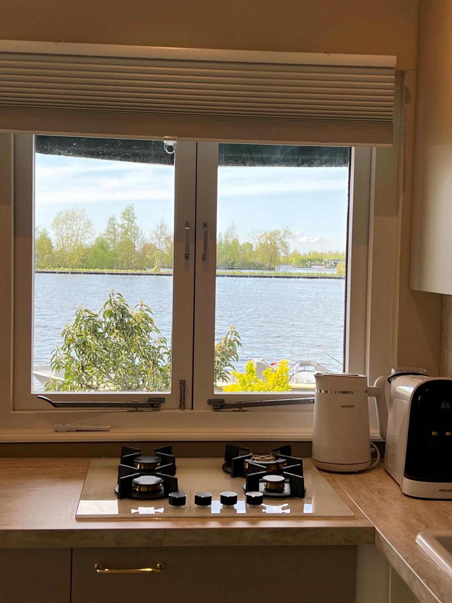 New- The Cabana- With Sauna and Hot Tub, on a lake near Amsterdam