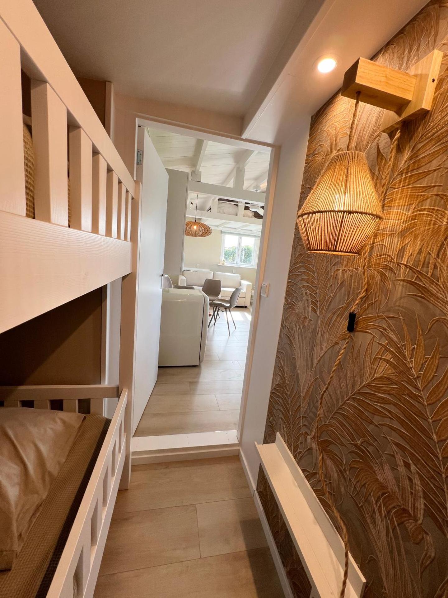 New- The Cabana- With Sauna and Hot Tub, on a lake near Amsterdam