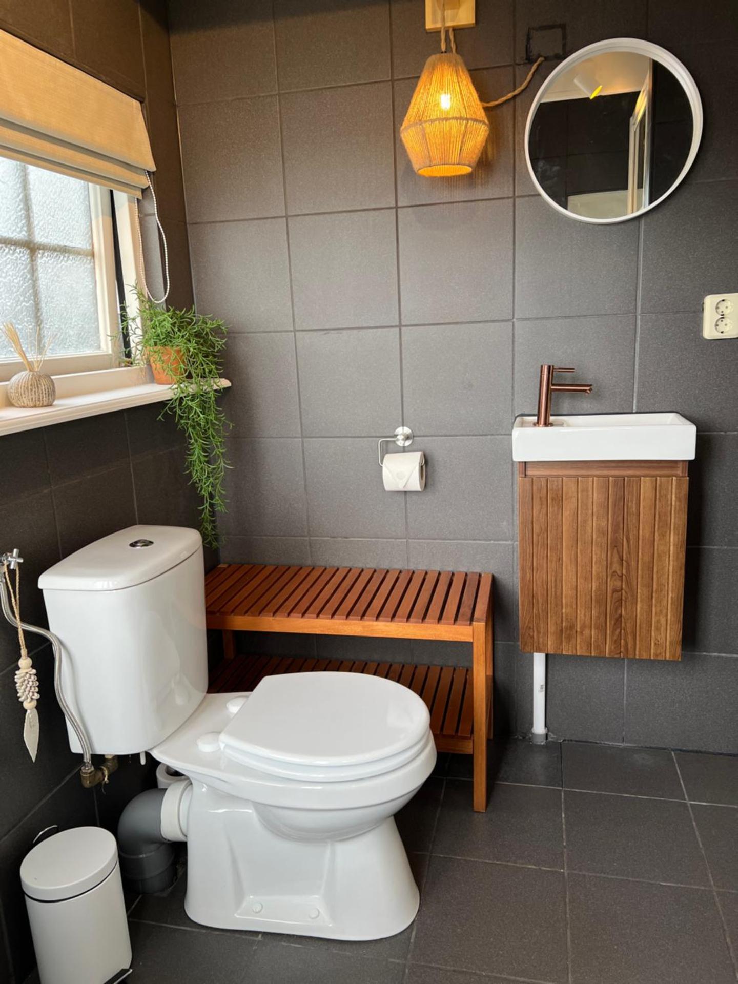 New- The Cabana- With Sauna and Hot Tub, on a lake near Amsterdam