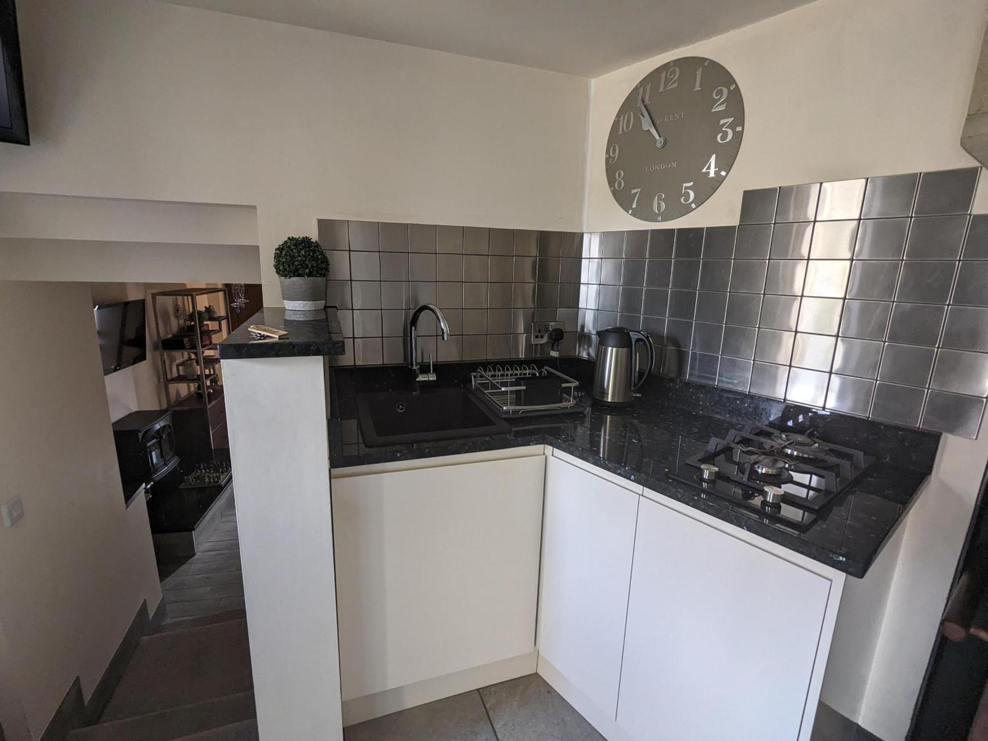 Cozy Cottage Close to Haworth Sleeps 2 with Garden