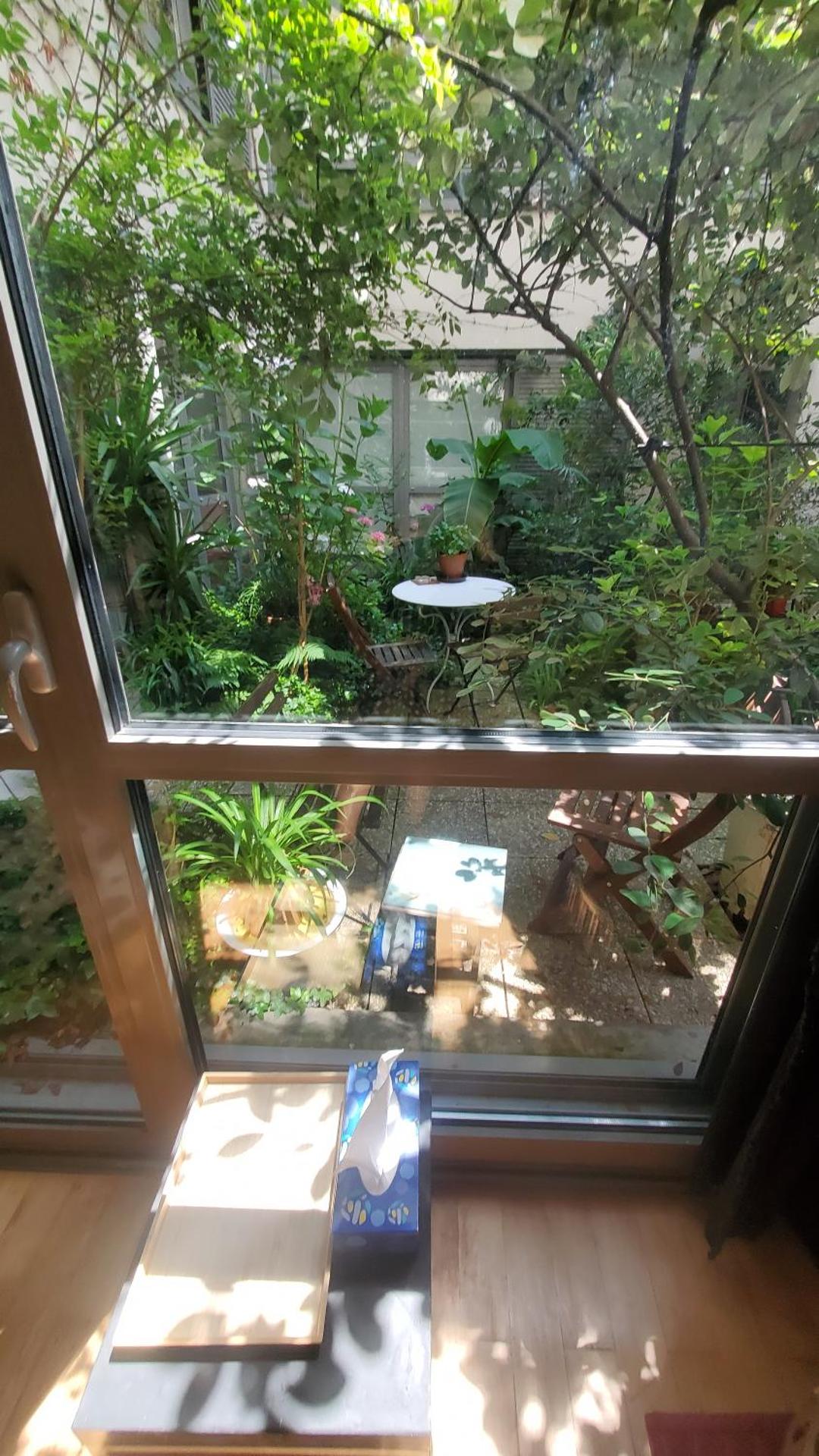 Une chambre à Paris 20eme avec un petit jardin