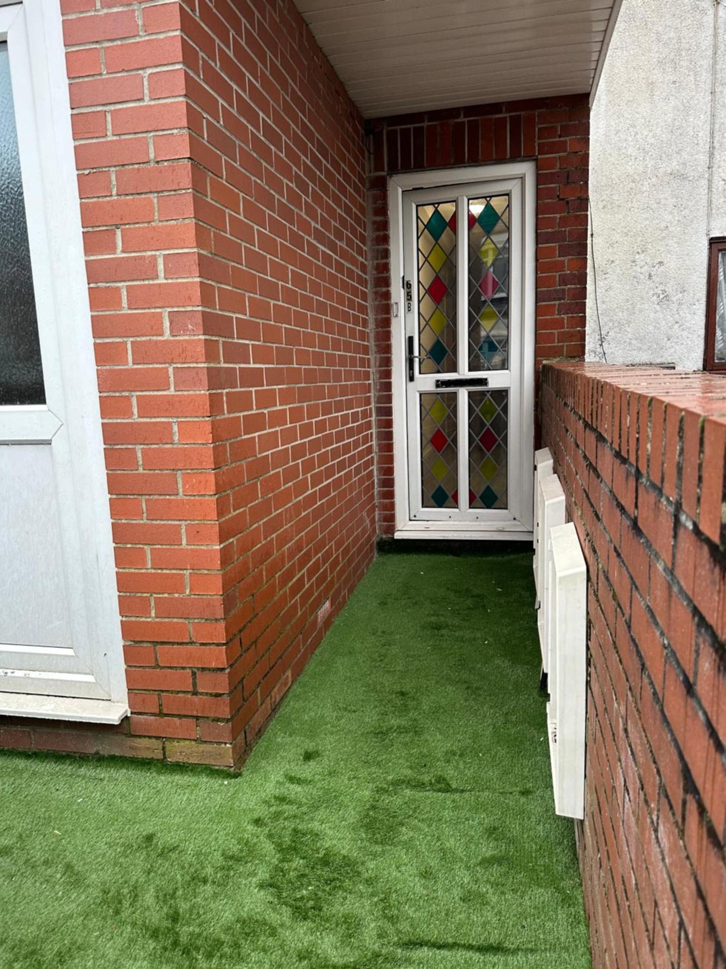 Independent en-suite rooms