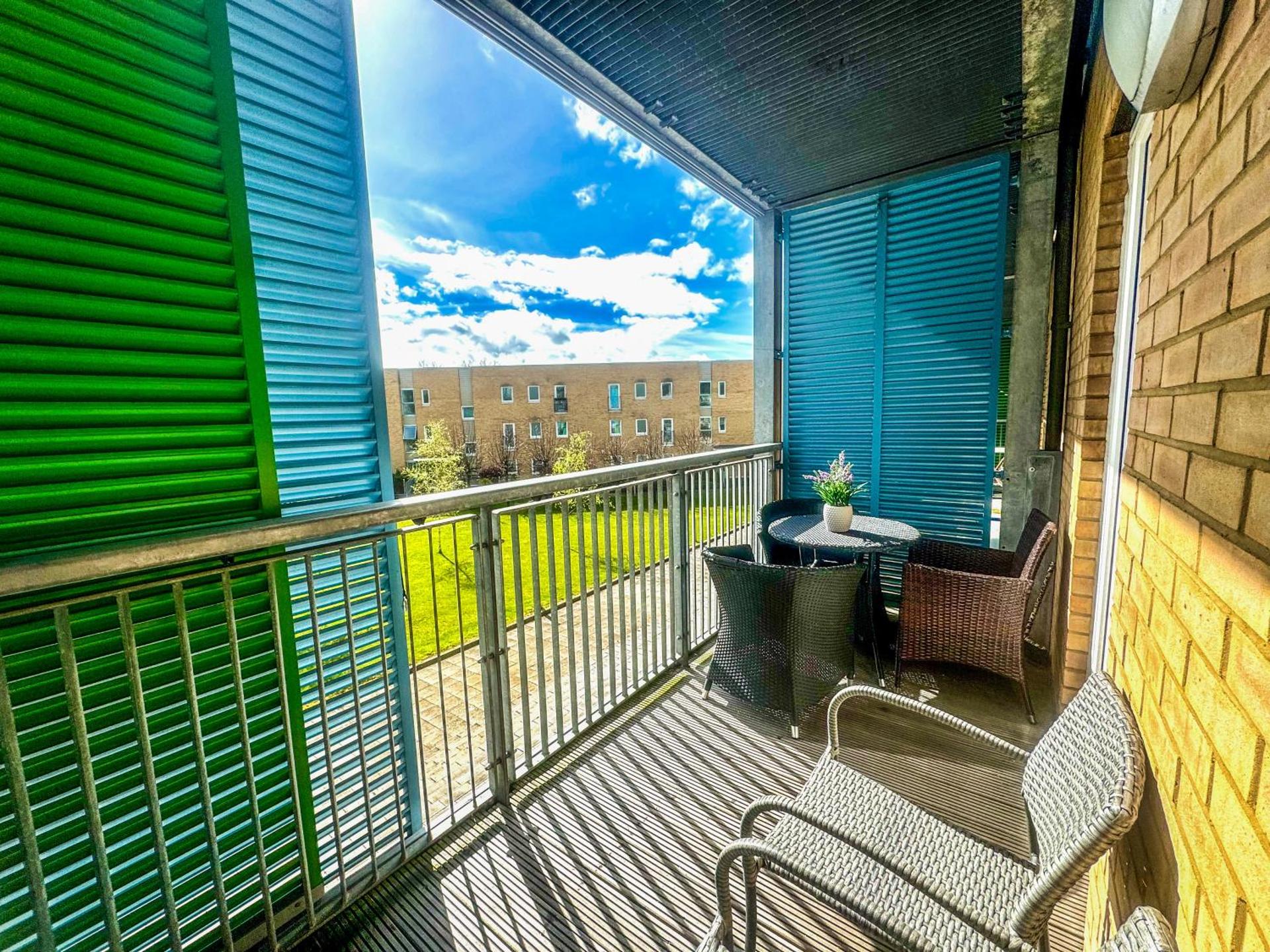 Blueberry Tree Apartment with Balcony by TrainStation