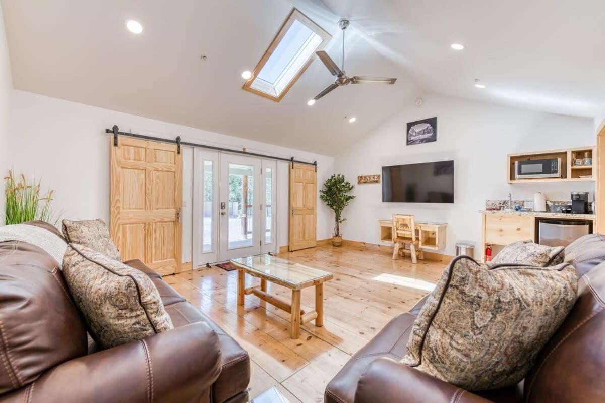 #3 Cottage Like Suite With Private Hot Tub