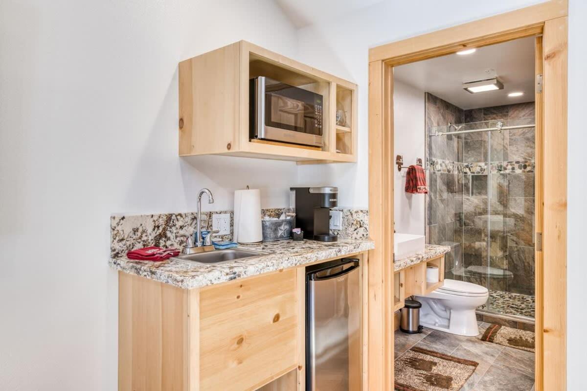 #4 Cottage Like Suite with Private Hot Tub