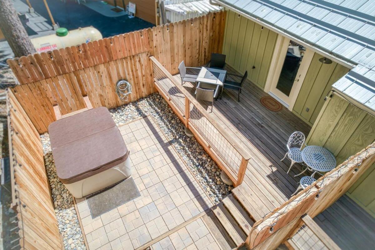 #4 Cottage Like Suite with Private Hot Tub