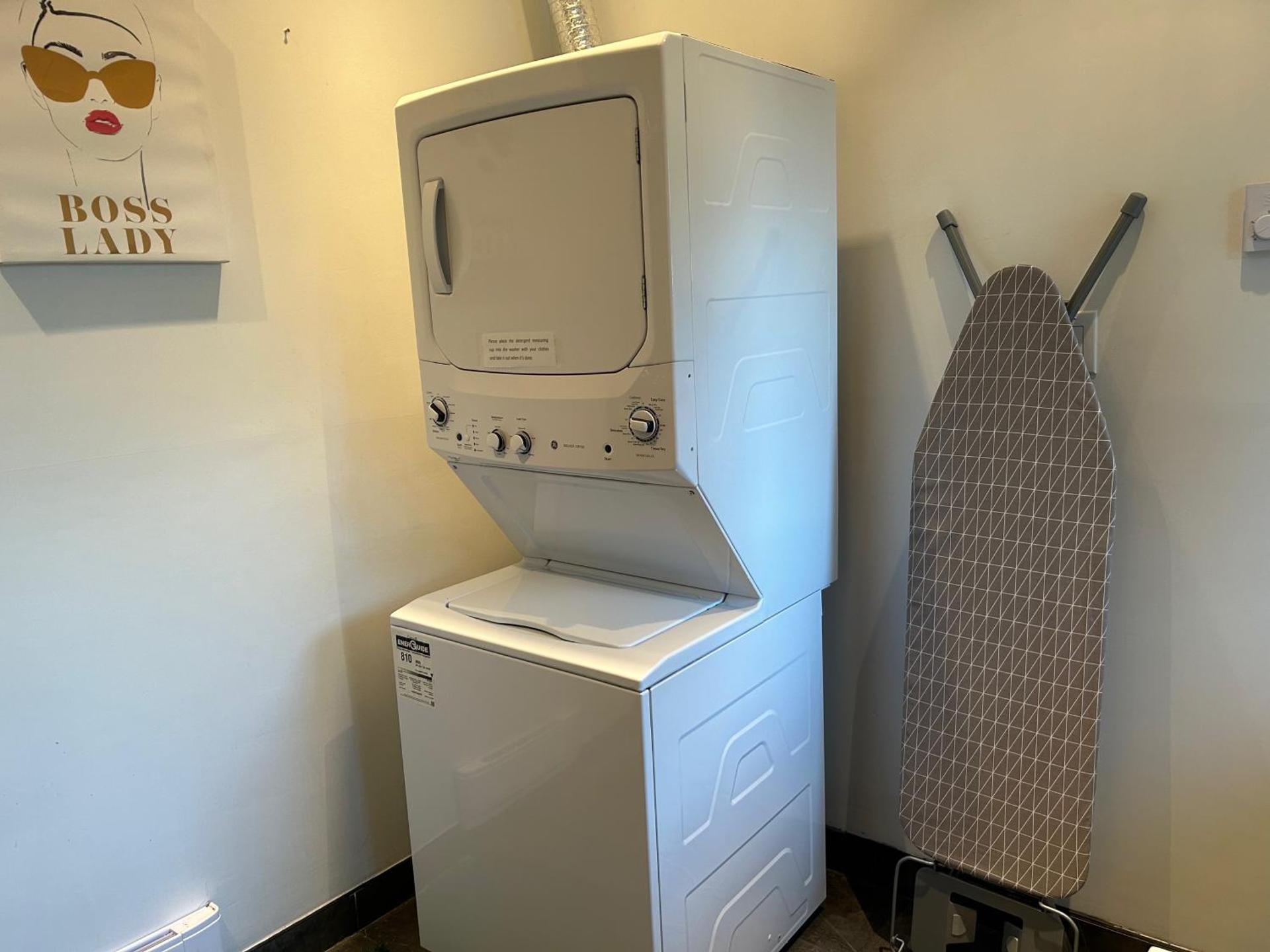 Seymour Private Bedroom, Ensuite Bathroom with Shared Pool, Hot Tub with Views