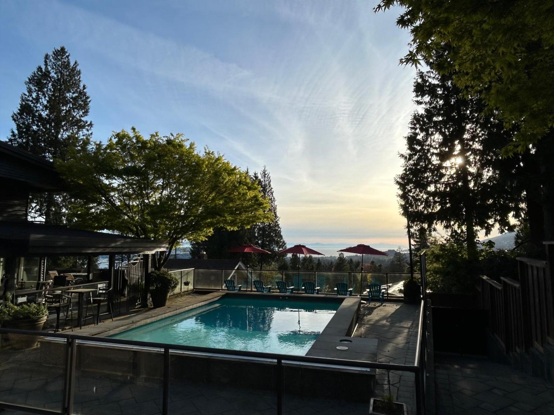 Seymour Private Bedroom, Ensuite Bathroom with Shared Pool, Hot Tub with Views