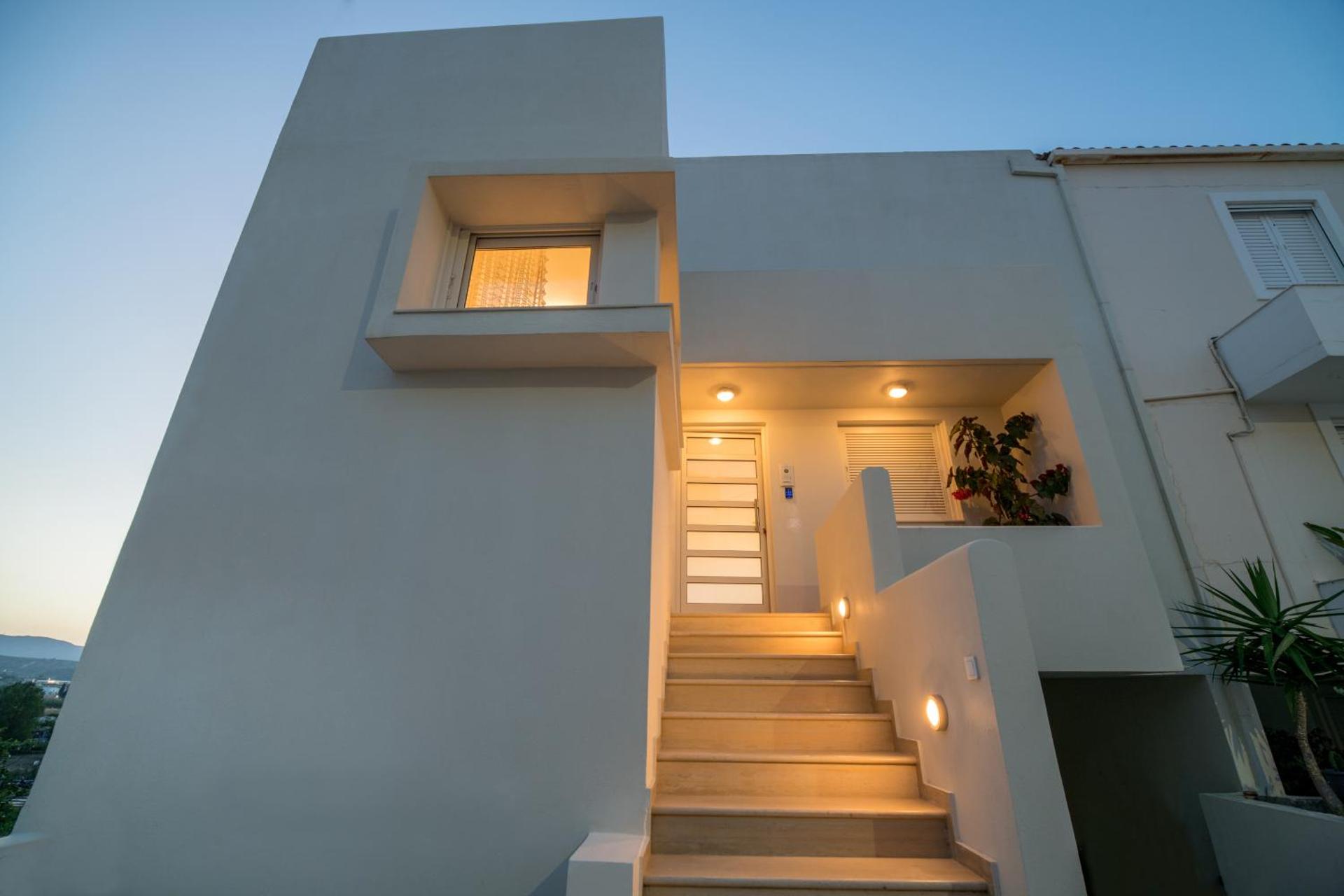 Sophia's Owl Flew Away Maisonette