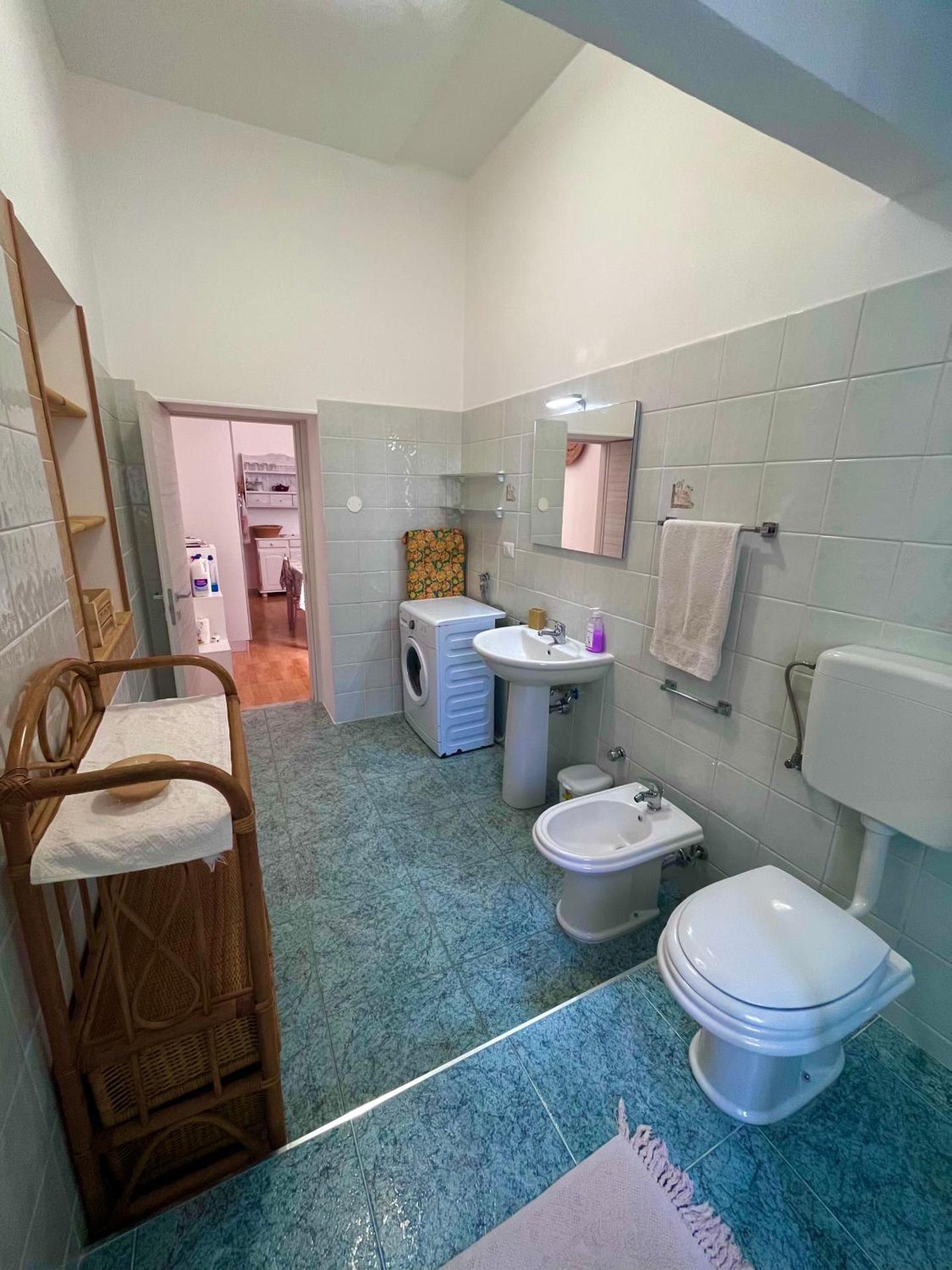 Flowered House with garden