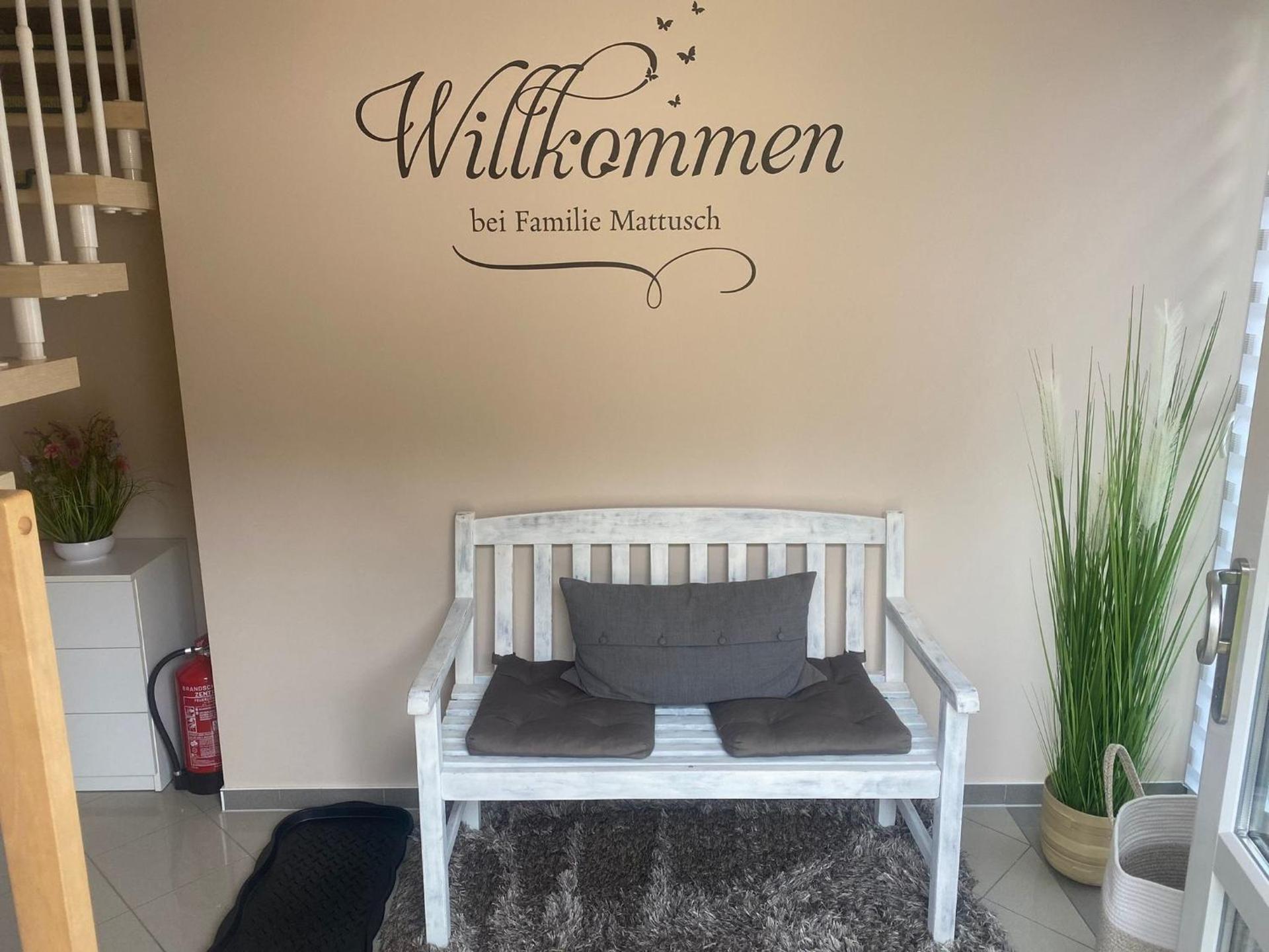 Ferienwohnung Am Waldesrand - Garten, Terrasse, Grill, Luftkühler, Massagesessel, Kinderspielecke, Spielekonsole