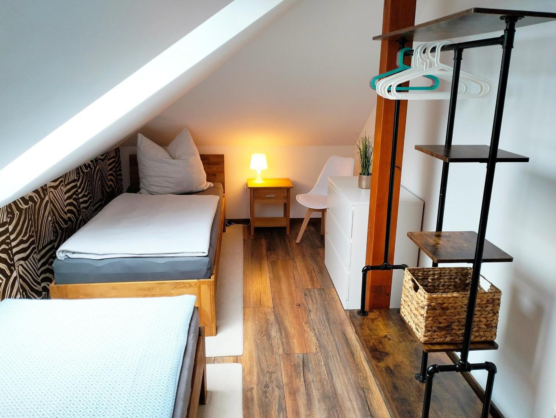 Ferienwohnung Am Waldesrand - Garten, Terrasse, Grill, Luftkühler, Massagesessel, Kinderspielecke, Spielekonsole