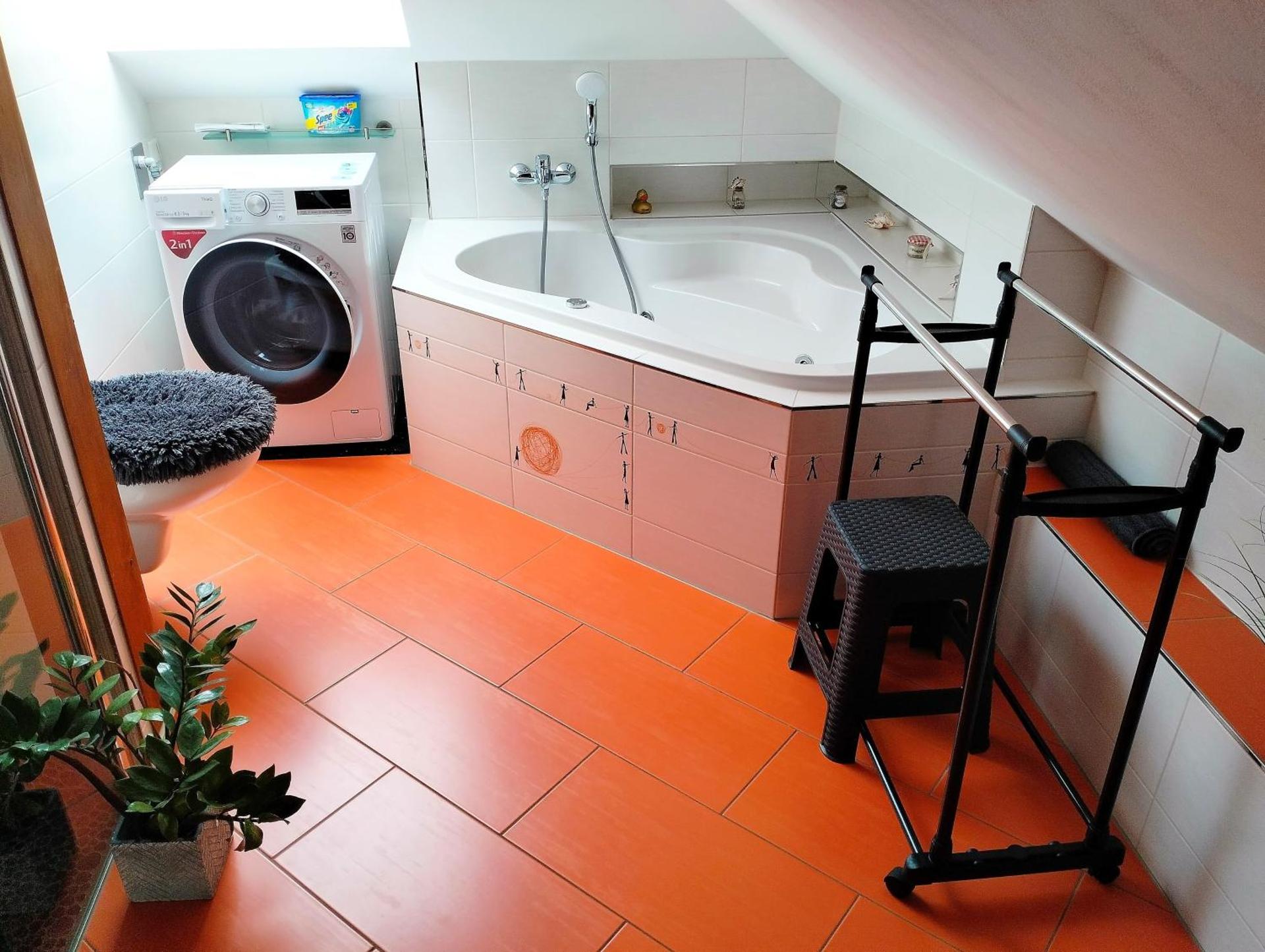 Ferienwohnung Am Waldesrand - Garten, Terrasse, Grill, Luftkühler, Massagesessel, Kinderspielecke, Spielekonsole