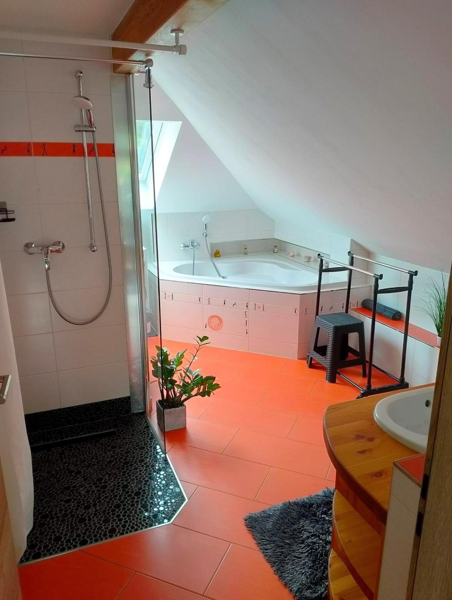 Ferienwohnung Am Waldesrand - Garten, Terrasse, Grill, Luftkühler, Massagesessel, Kinderspielecke, Spielekonsole