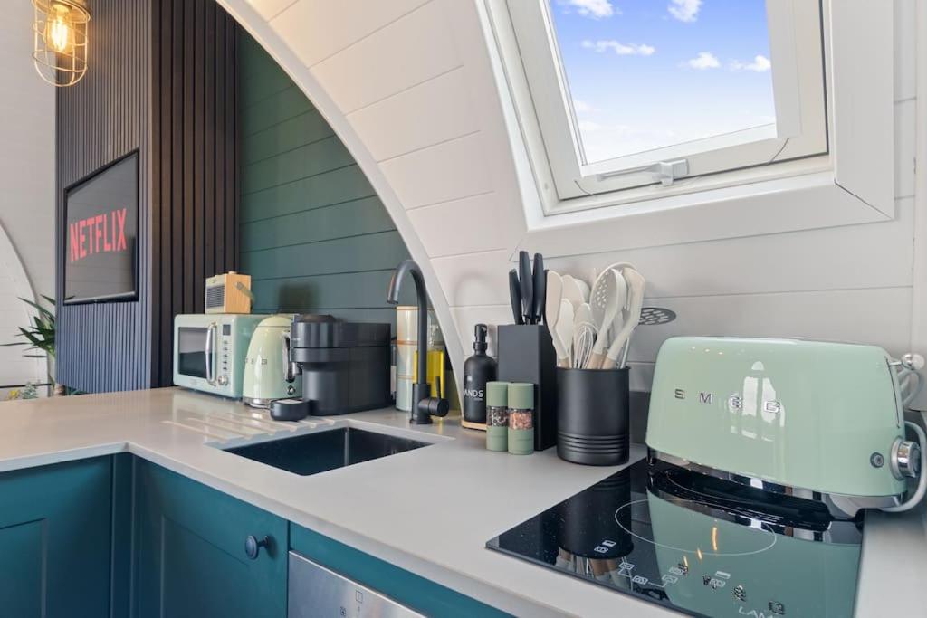 Choller Lodges - The Barn House With Hot Tub