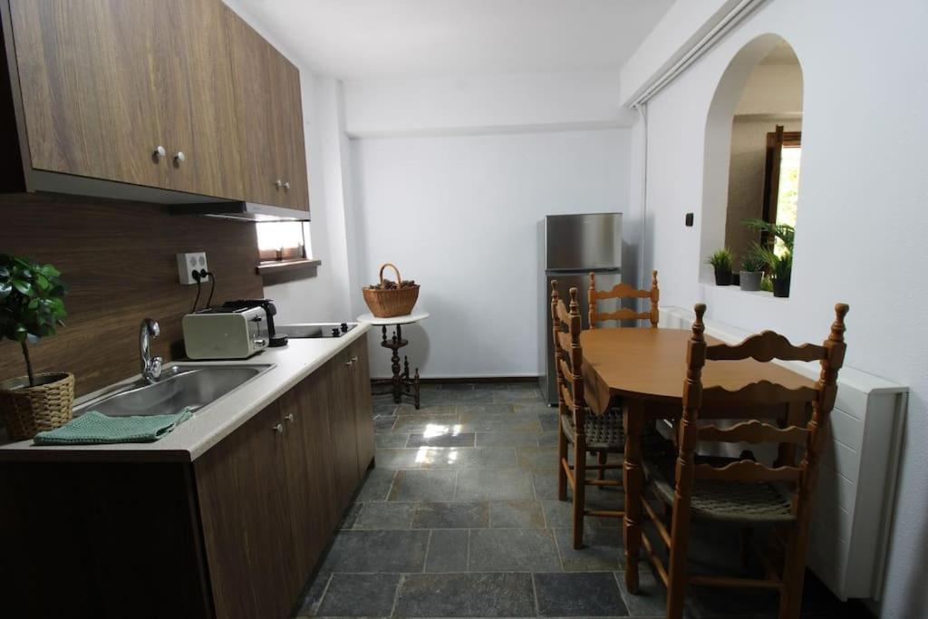 Raise Polydrosos Traditional Getaway