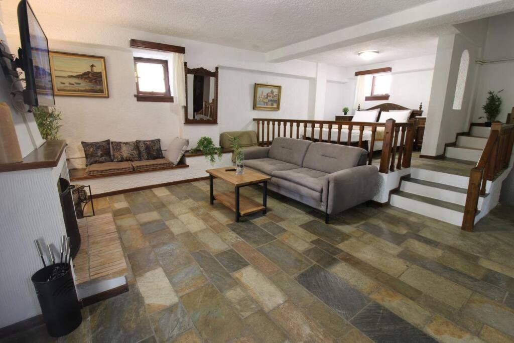 Raise Polydrosos Traditional Getaway