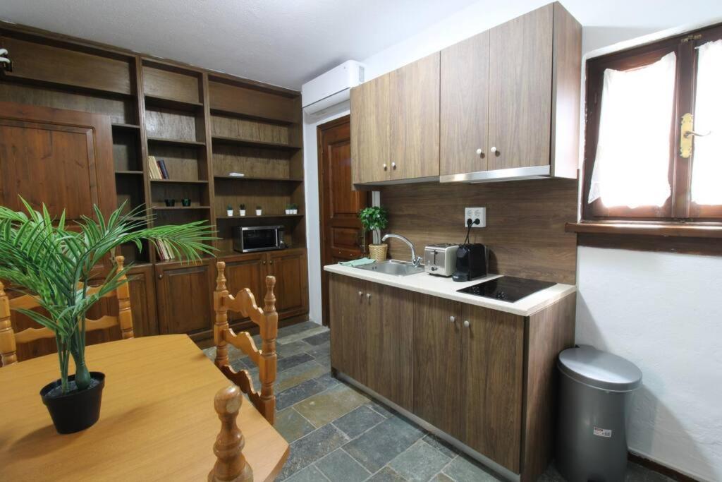 Raise Polydrosos Traditional Getaway