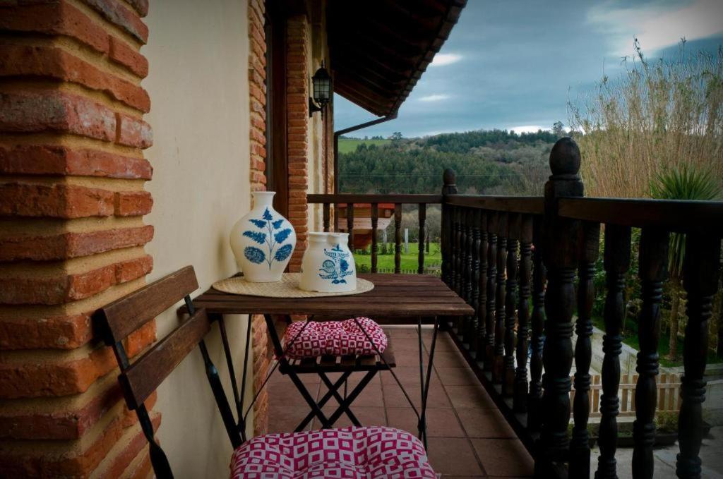 Appartement met 1 slaapkamer, balkon en uitzicht op de bergen.