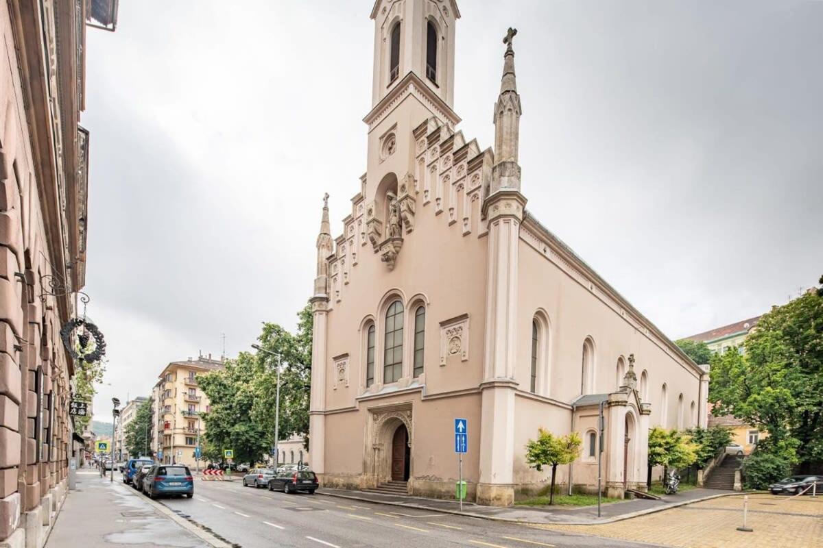 Castle View - NEW - Romantic