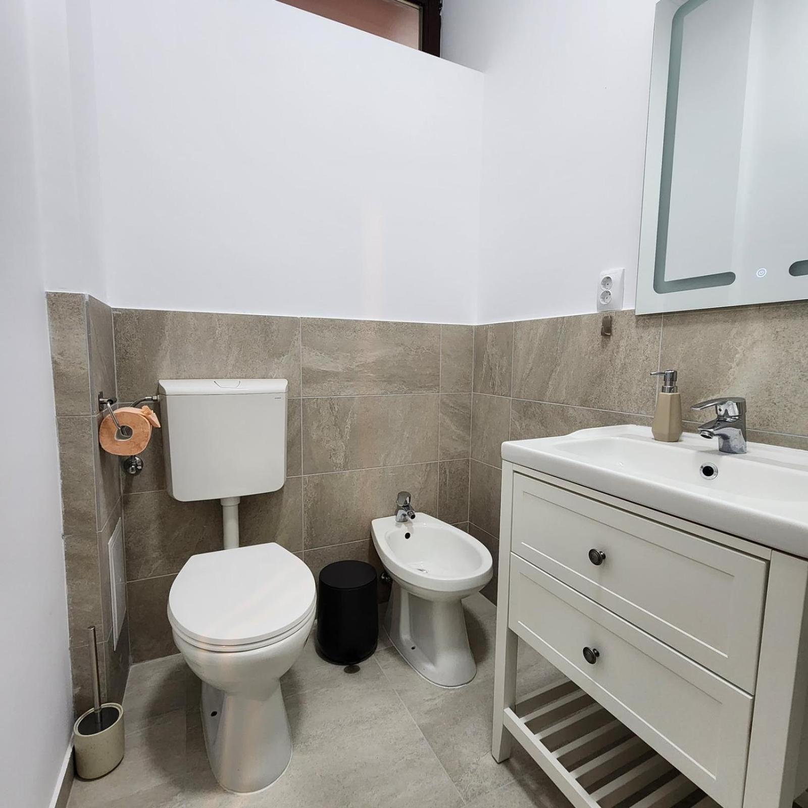 City Center apartment -A