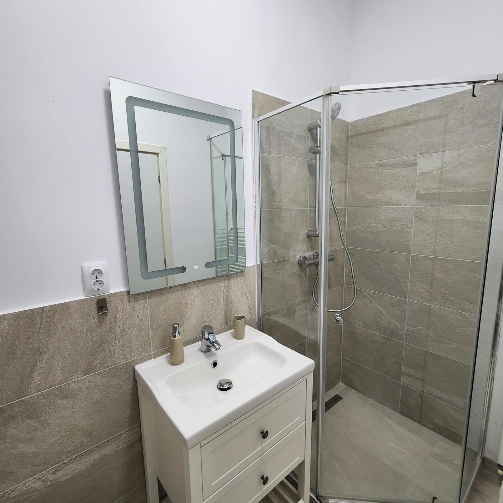 City Center apartment -A