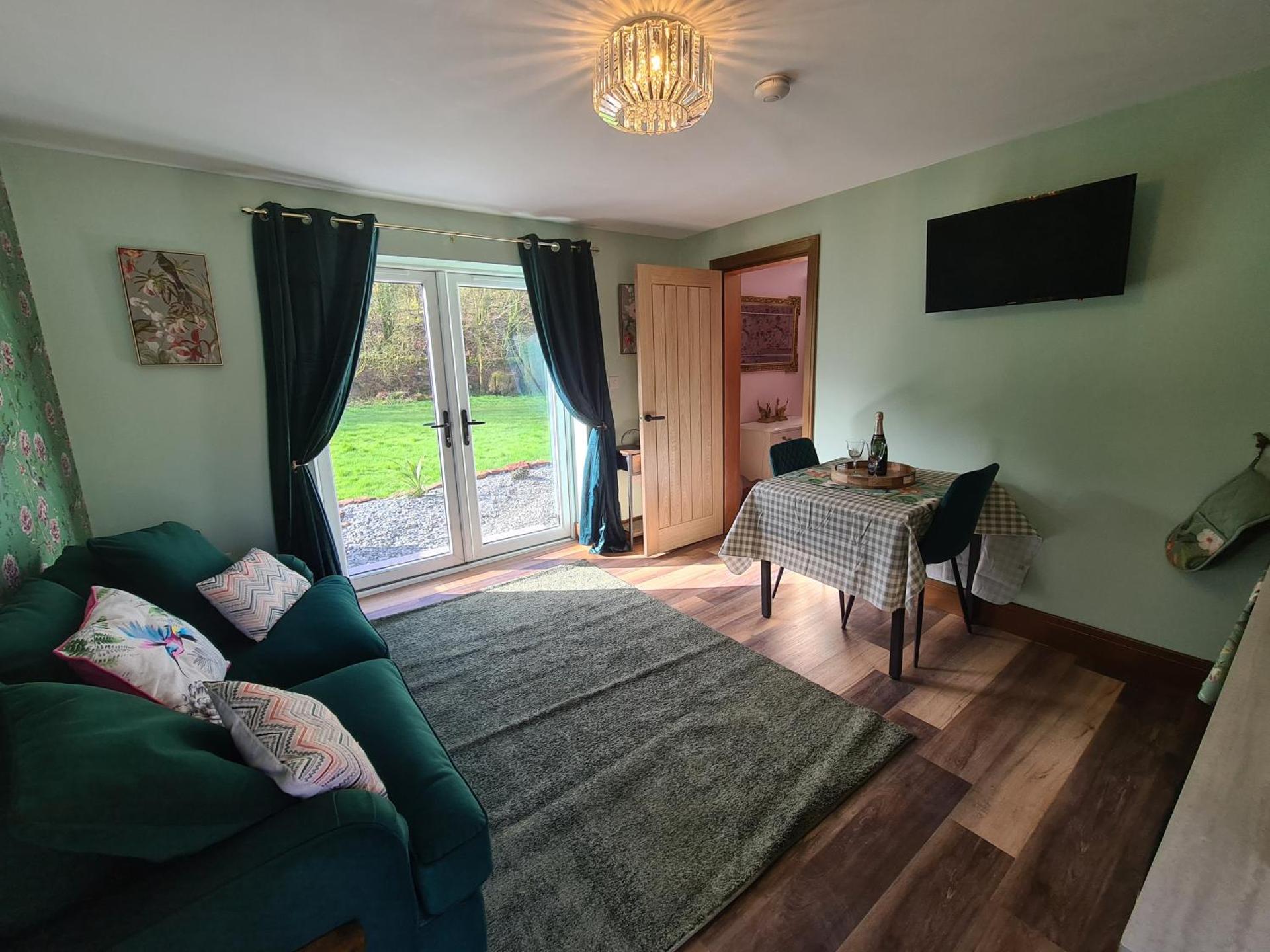 The Nest by Blake view holidays, a peaceful boutique retreat, 3 miles from Ennerdale- small twin or king bed available