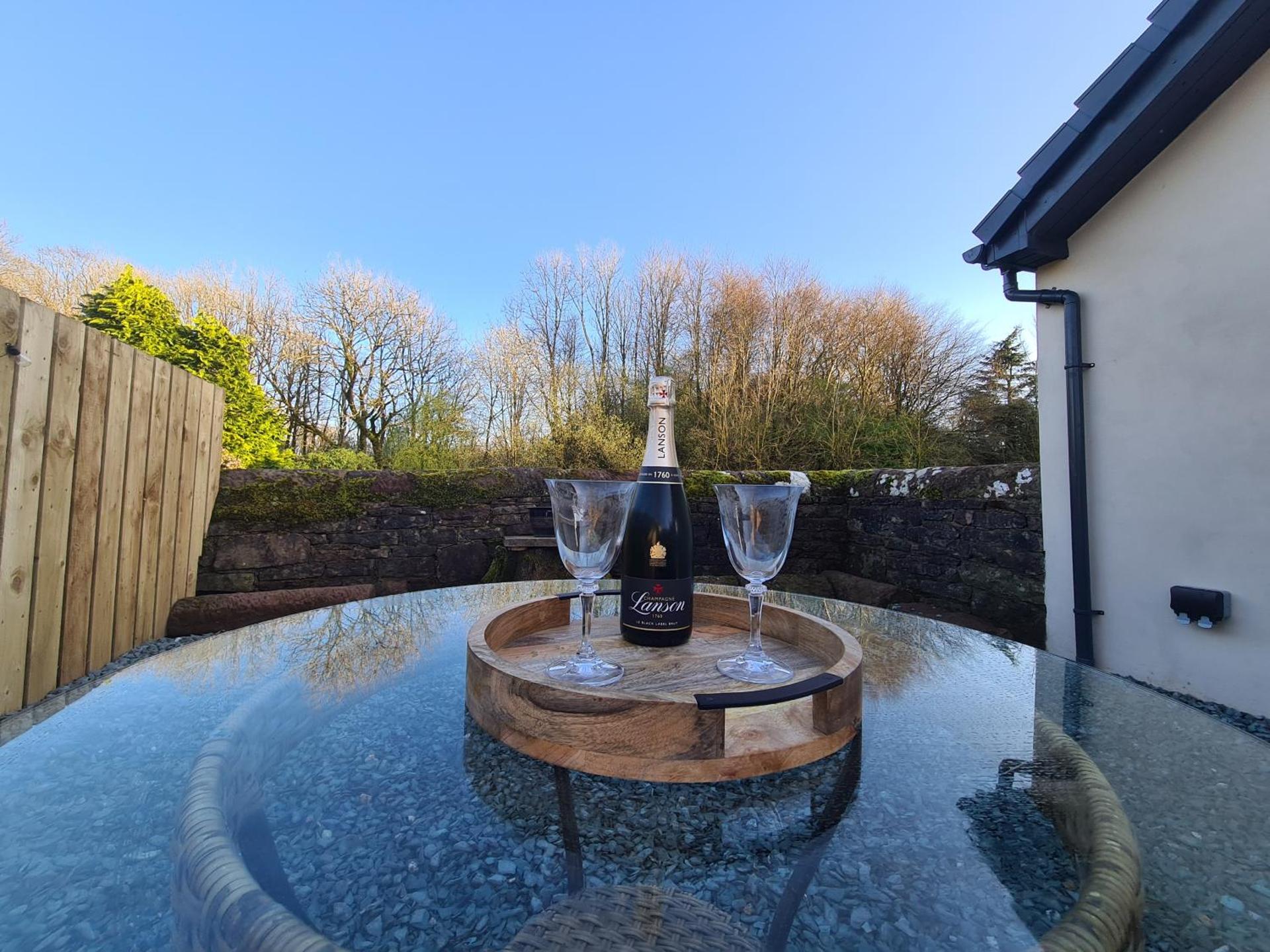 The Nest by Blake view holidays, a peaceful boutique retreat, 3 miles from Ennerdale- small twin or king bed available