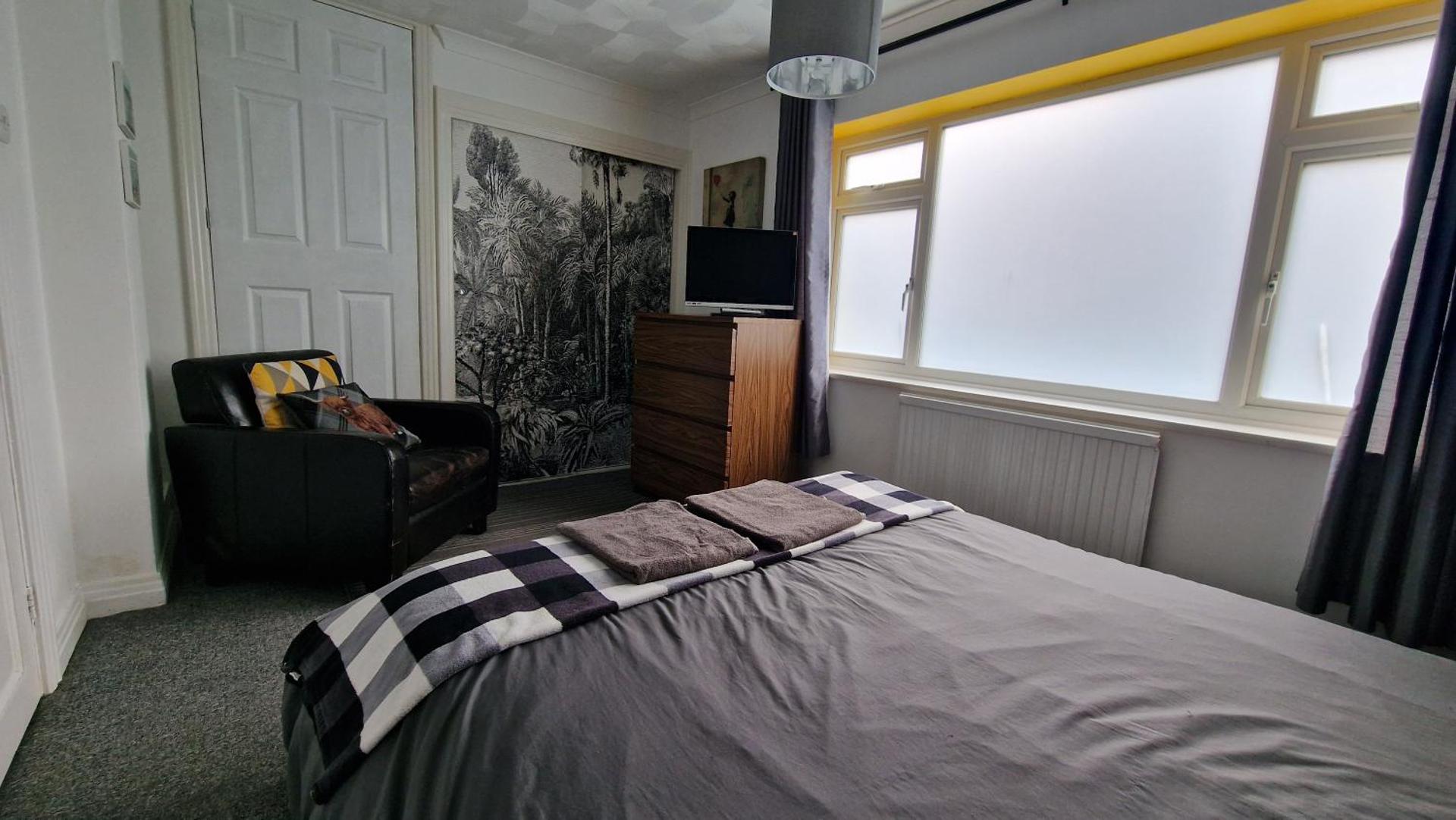 3 Bed House Stunning Views And Free Parking