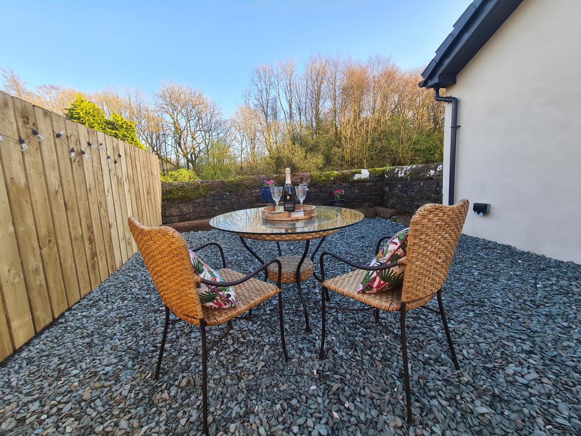 The Nest by Blake view holidays, a peaceful boutique retreat, 3 miles from Ennerdale- small twin or king bed available