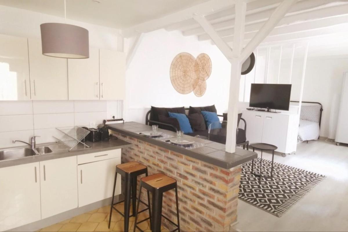 Grand studio proche Paris avec terrasse