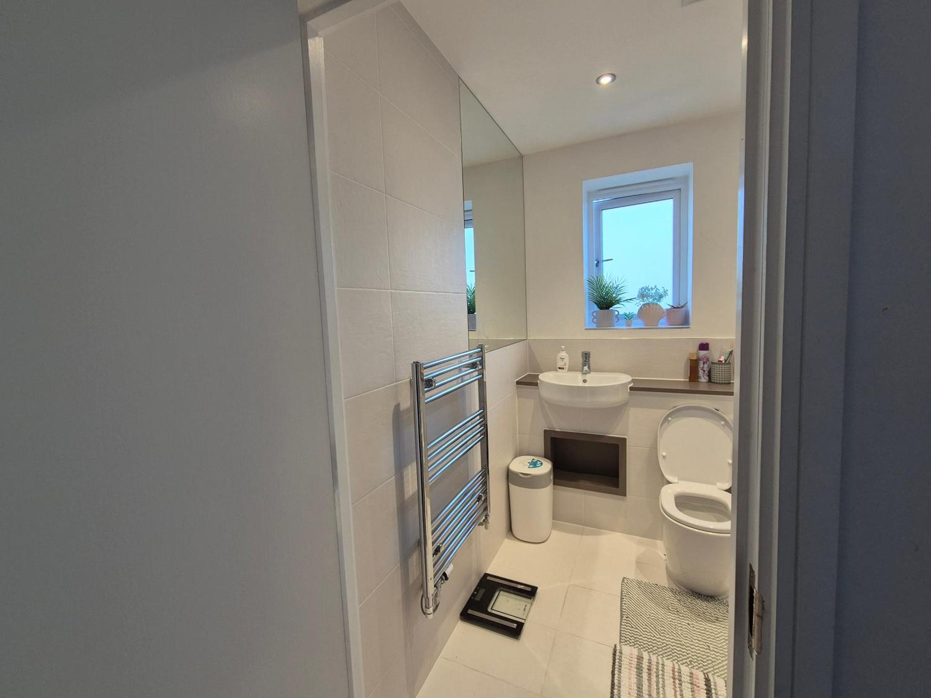 Double Room in a shared 4 bedroom family home in Broomfield