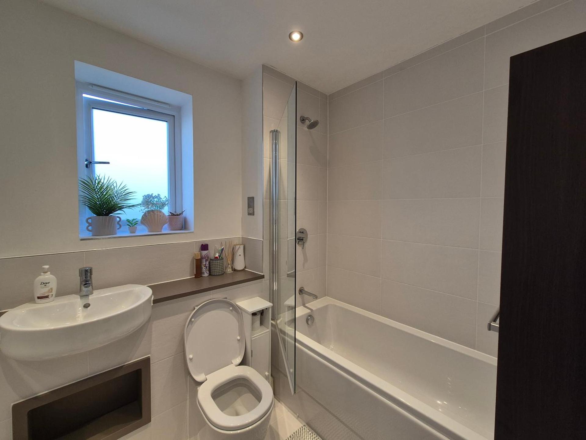 Double Room in a shared 4 bedroom family home in Broomfield