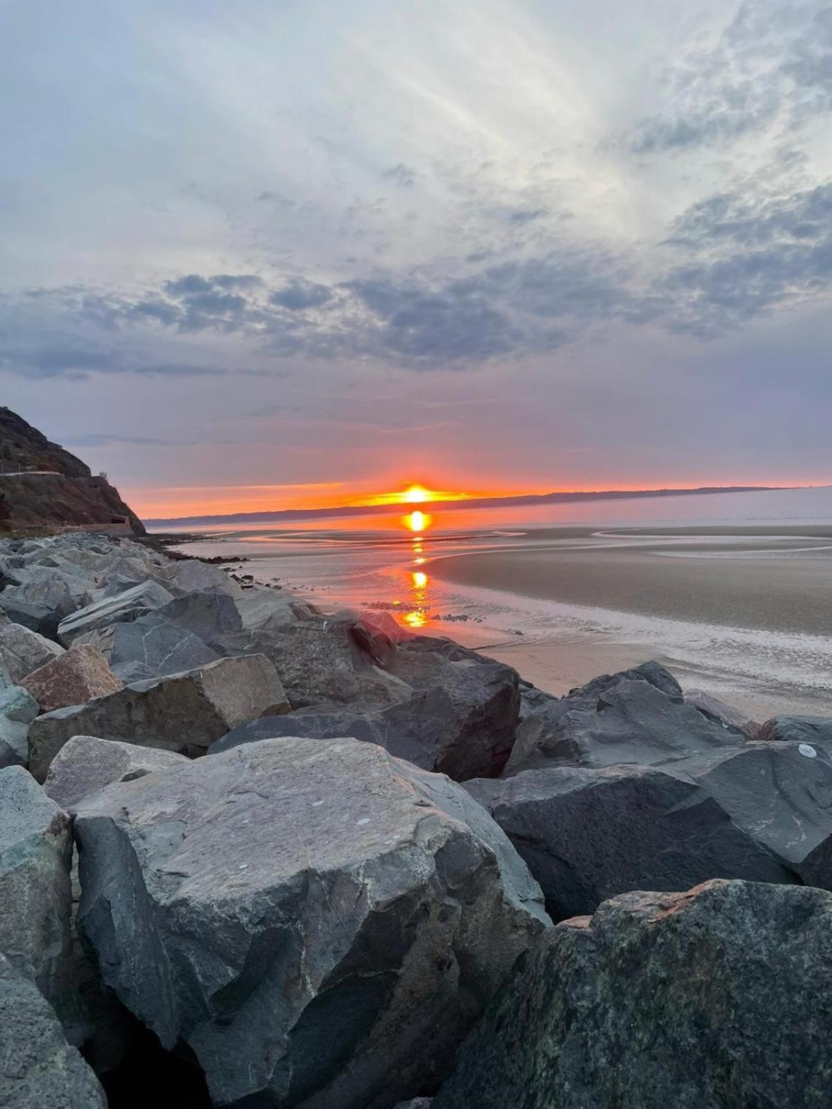 Fantastic sea views at Century's old Alma's Cottage - Sleeps up to 8 guests