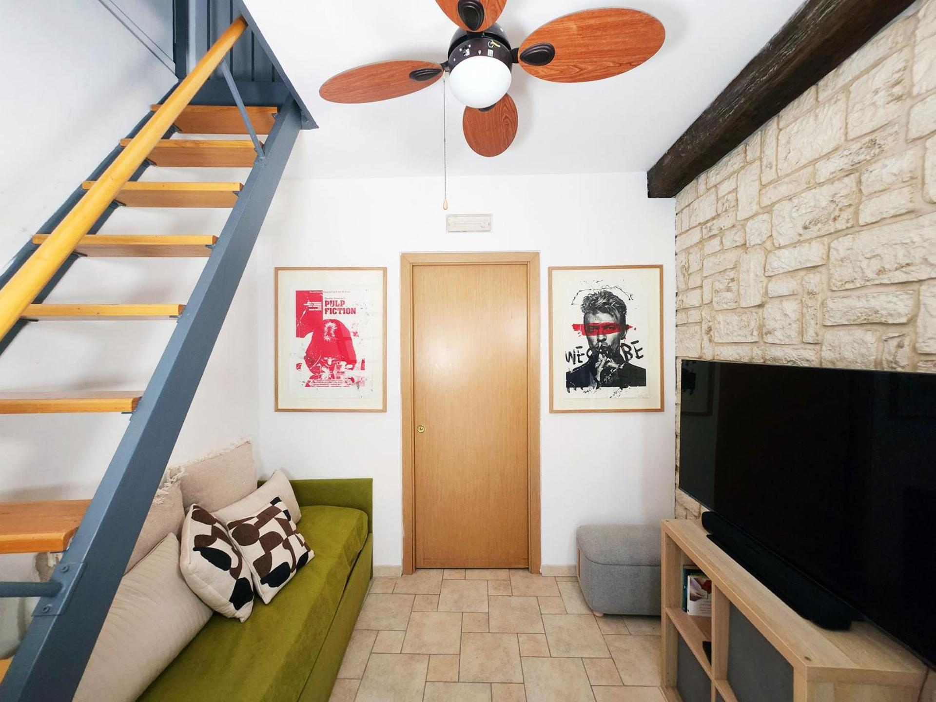 Communal lounge/ TV room