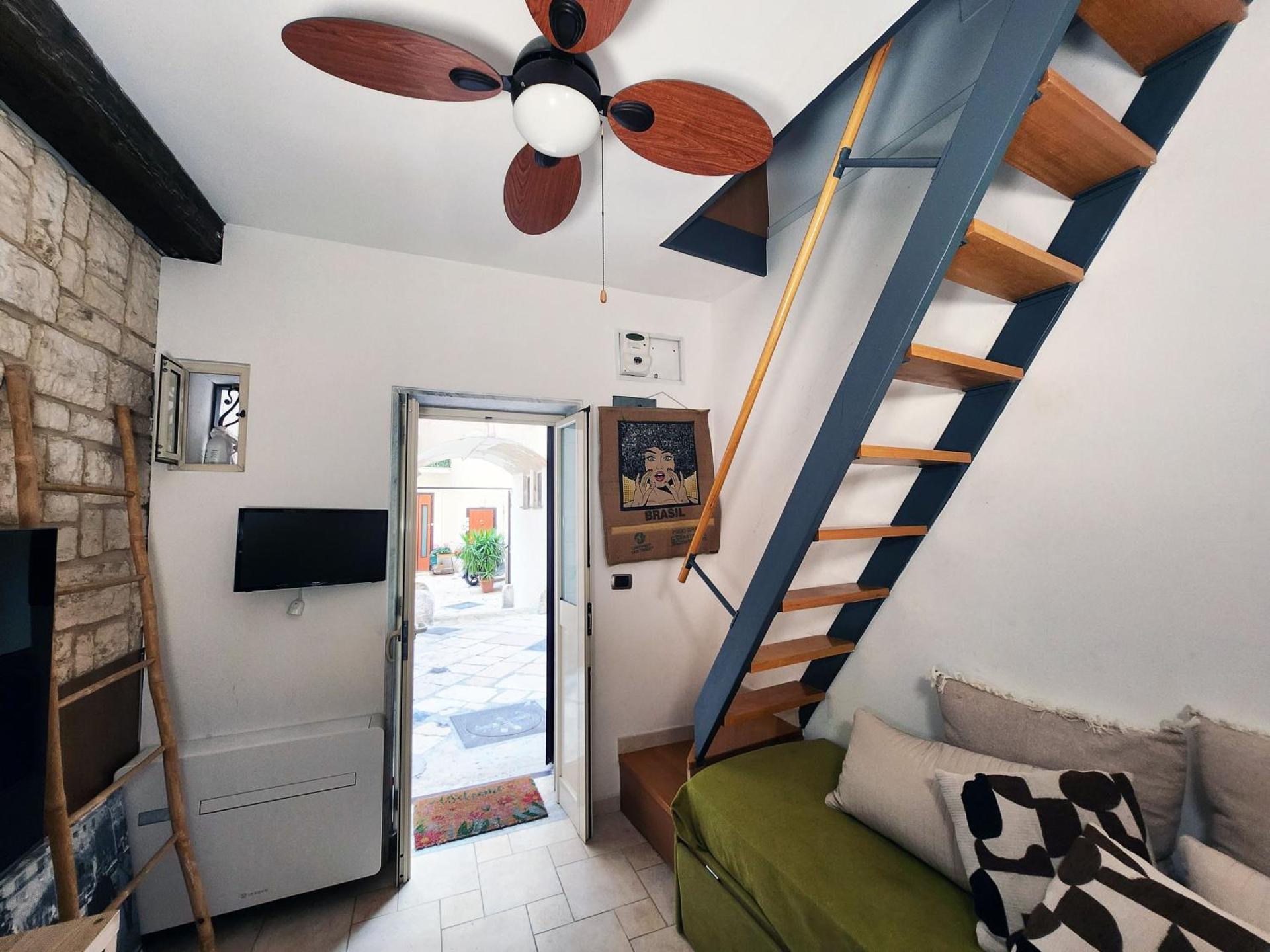 Communal lounge/ TV room