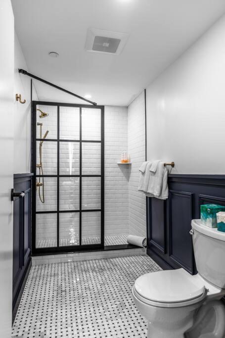 DTWN Historic Hotel, West Market Square View, King Bed, Room # 200