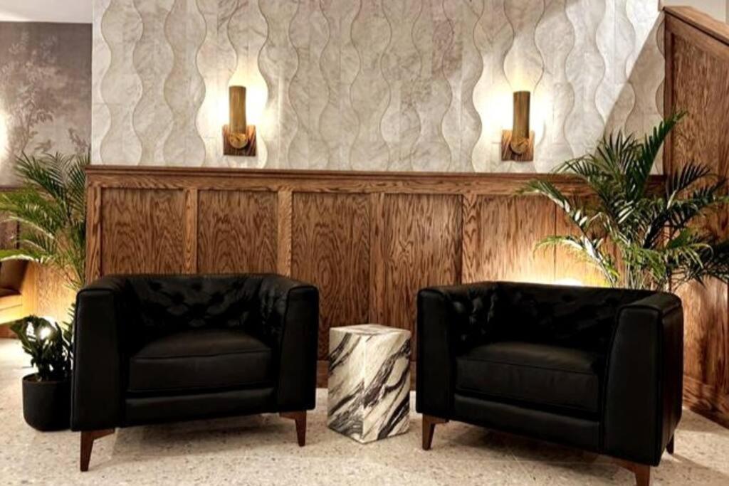 King Bed, Historic DTWN Hotel, Coffee Shop, Room # 202