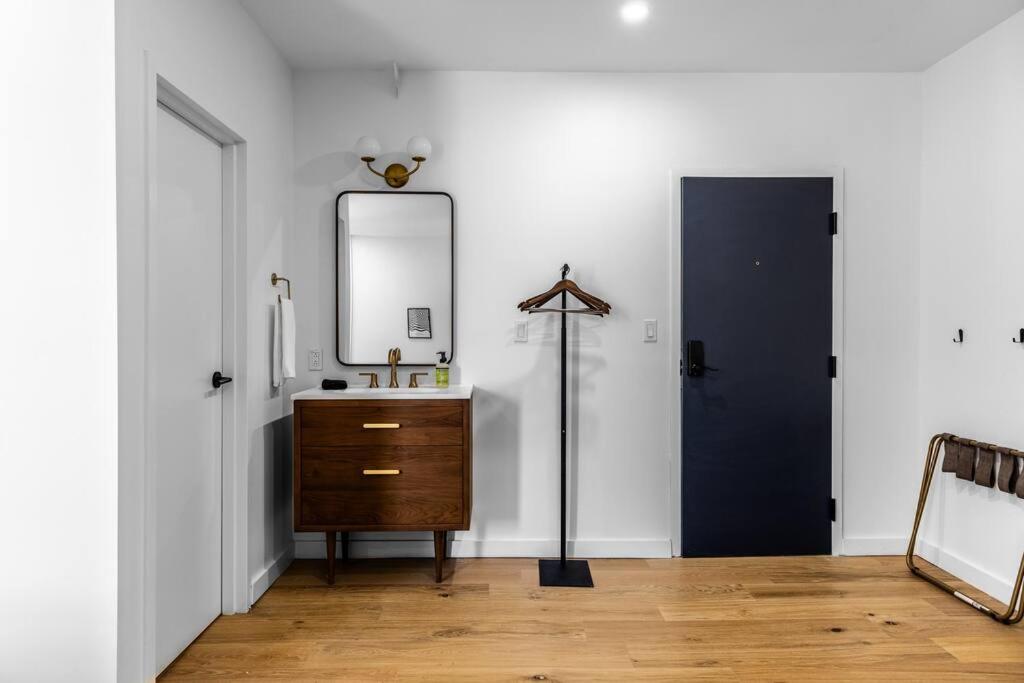 King Bed, Historic DTWN Hotel, Coffee Shop, Room # 202