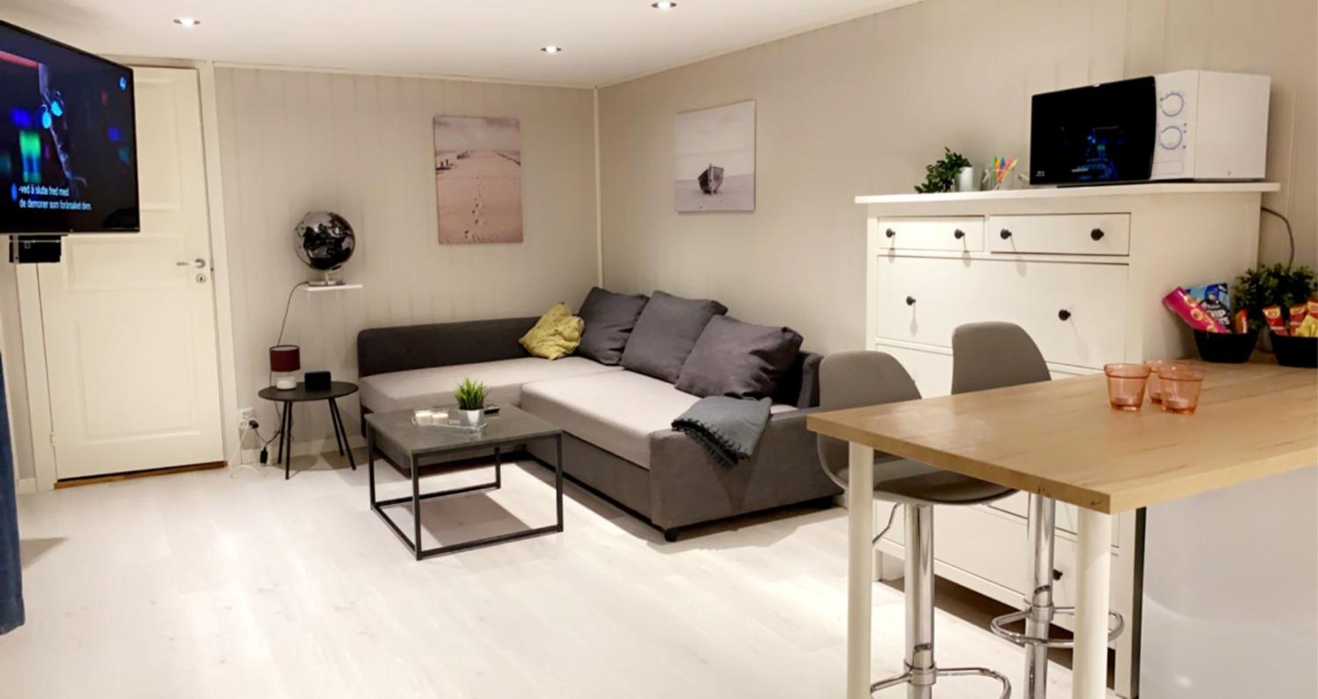 Communal lounge/ TV room