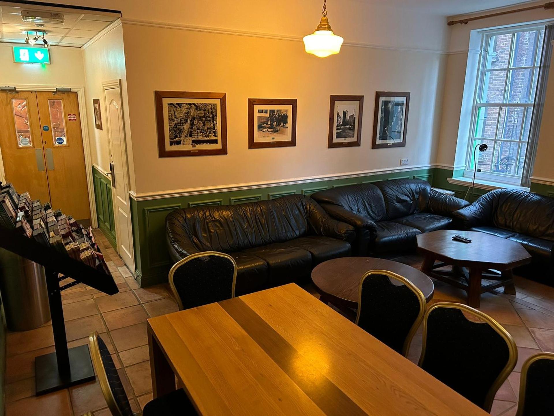 Communal lounge/ TV room