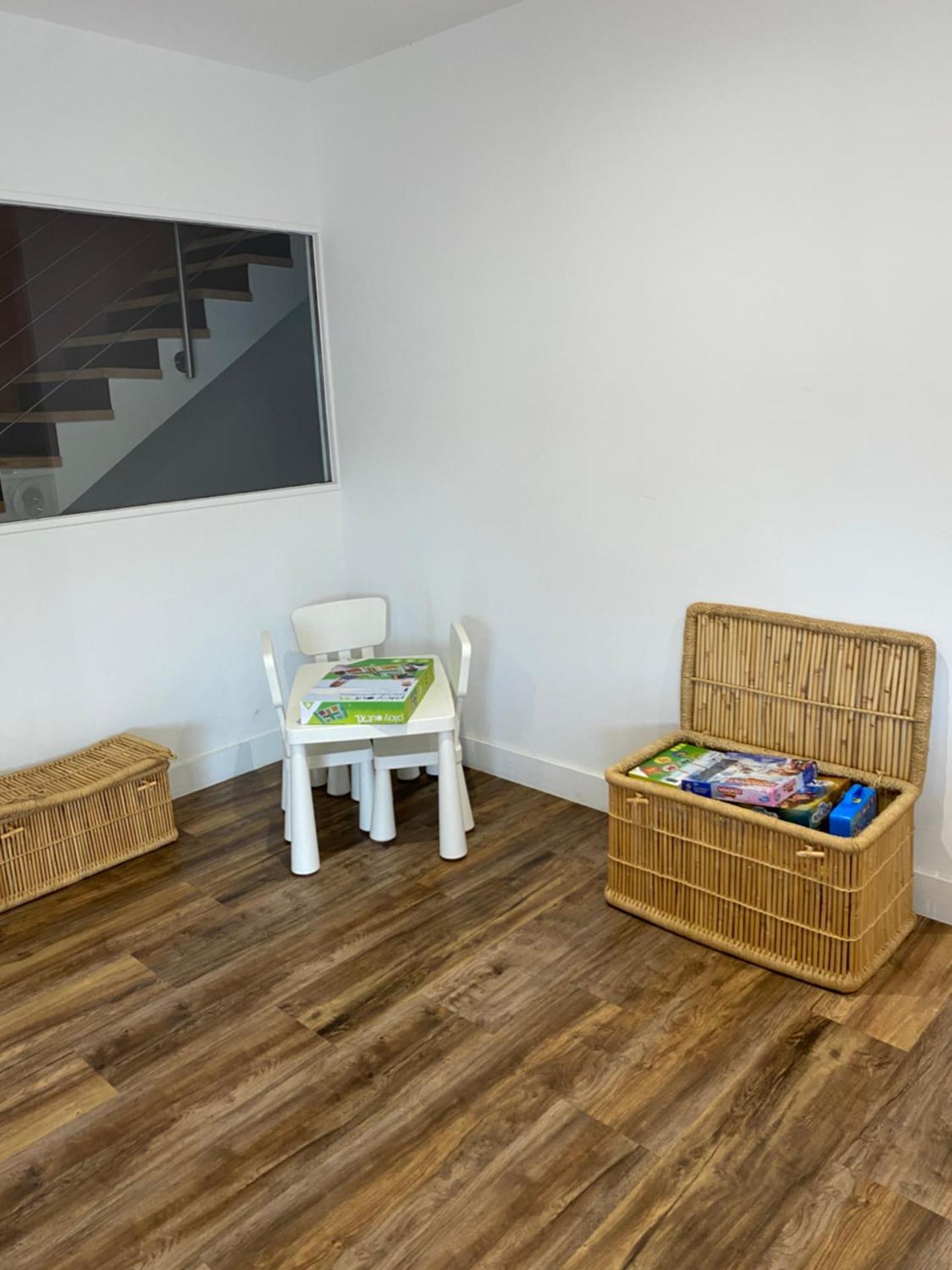 Villa 400m2 piscine intérieure très calme